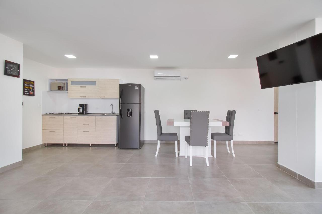 Camelot Apartahotel Medellín Dış mekan fotoğraf